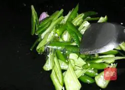 Illustration of how to make twice-cooked pork with chili pepper 5