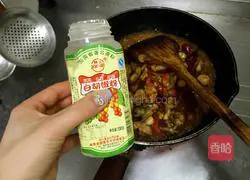 Illustration of how to make spicy red oil bullfrog 9