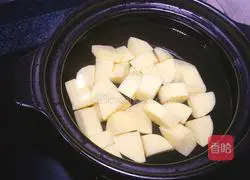 Shanghai Borscht Recipe Illustration 8