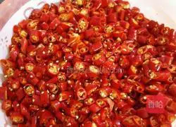 Illustration of how to chop peppers in Hunan 3 