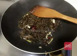 Illustration of how to make pork with pickles and vegetables 8