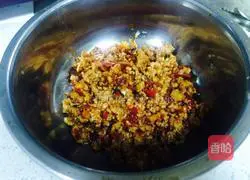 Illustration of how to make authentic Sichuan dandan noodles 8