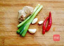 Illustration of how to make stir-fried pork belly 3 cubes