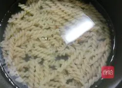 Illustration of how to make shrimp pasta 7