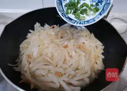 Illustration of how to make fried shredded radish with dried shrimp 9