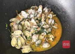 Illustration of how to make stir-fried basil with perilla 11