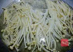 Illustration of how to make fat beef in sour soup 4