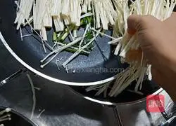 Illustration of how to make pan-fried golden garlic shrimps 3