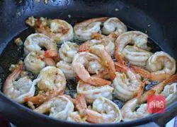 Garlic black pepper anchovy shrimp recipe 5