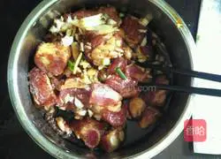 Illustration of how to make steamed spicy eggplant with steamed pork ribs with flour 2