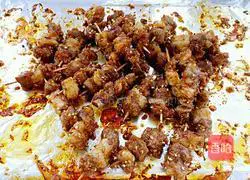 Illustration of how to make toothpick mutton skewers 9