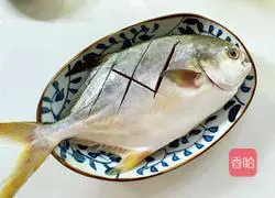 Illustration of how to make steamed golden pomfret 3
