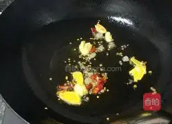 Illustration of braised chicken feet 5