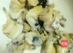 Illustration of how to make spicy fried conch meat 3