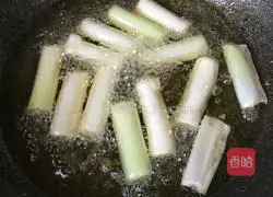 Illustration of how to cook sea cucumber with green onions 9