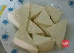 Illustration of how to cook tofu with tomato sauce, mushrooms and cabbage 1