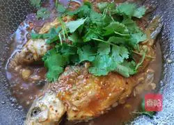Braised crucian carp recipe 11