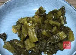 Sauerkraut stewed crucian carp Illustration of how to do it 2