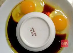 Illustration of how to make eggs and shredded potatoes 3