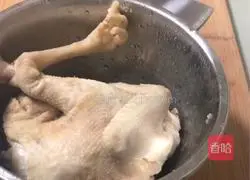 Illustration of how to make Hakka salted chicken 6