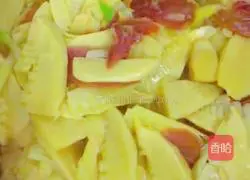 Illustration of how to stir-fry winter bamboo shoots with Fujian mustard greens 8