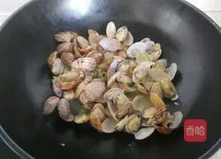 Illustration of how to steam clams with wine 11