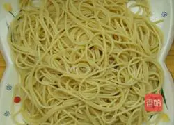 Illustration of how to make classic tomato pasta 5