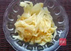 Illustration of Northeastern Sauerkraut Stewed Pork Ribs 4