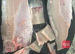 Illustration of how to make sauerkraut fish 3