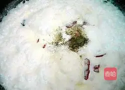 Illustration of how to make creamy bacon pasta 14