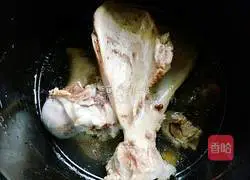 Illustration of how to make spicy hotpot at home 2