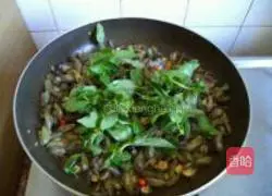 Illustration of how to make fried thin shells of nine-story pagoda 8