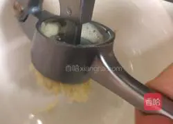 Illustration of how to make steamed baby cabbage with preserved egg and minced meat 3