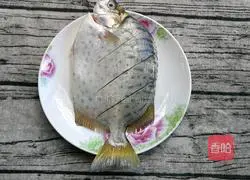 Illustration of how to make pan-fried golden drum fish 4