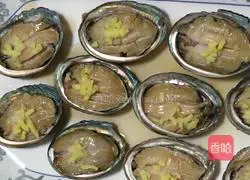 Illustration of how to make abalone with scallion oil 9