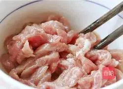 Illustration of how to make fried vermicelli with soybean sprouts 1