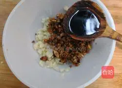 Illustration of how to make steamed loofah with wolfberry and garlic flavor 11