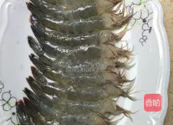 Illustration of how to make fried anchovy shrimps 2