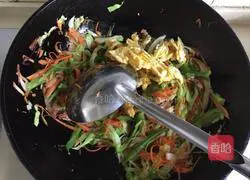 Seafood Fried Noodles Recipe Illustration 16