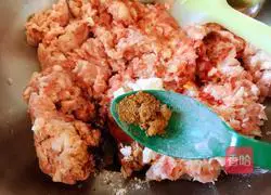 Illustration of how to make fried rolls 7