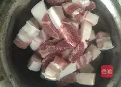 Illustration of how to make braised pork and cabbage vermicelli 3