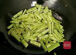 Illustration of how to make stir-fried green beans 5