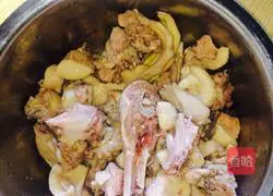 Illustration of how to make konjac-roasted beer duck 4