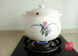  Illustration of how to make apple, tremella and lotus seed soup 3