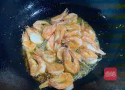 Illustration of how to make salt and pepper shrimp 5