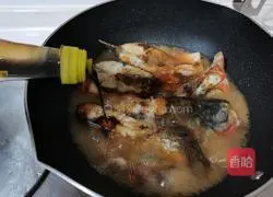 Illustration of how to make fried and braised red pomfret 5