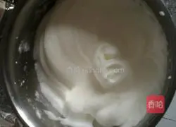 Illustration of how to make a small cream cake 7