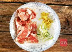 Illustration of how to make fried meat with celery 6