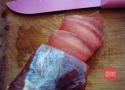 Illustration of how to make shredded beef with pickled pepper 1