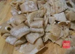 Pink lettuce white Illustration of how to make twice-cooked pork 5